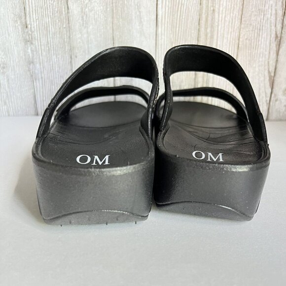 Slip on sandals, black w gold beads on straps, size 8 US - Picture 4 of 16